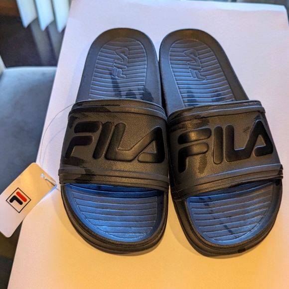 Boys Slides size 7 lot - Picture 8 of 16